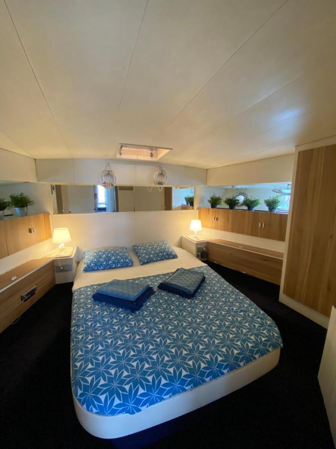 Bateau-hôtel Yate Gijon, Experiencia Unica N *